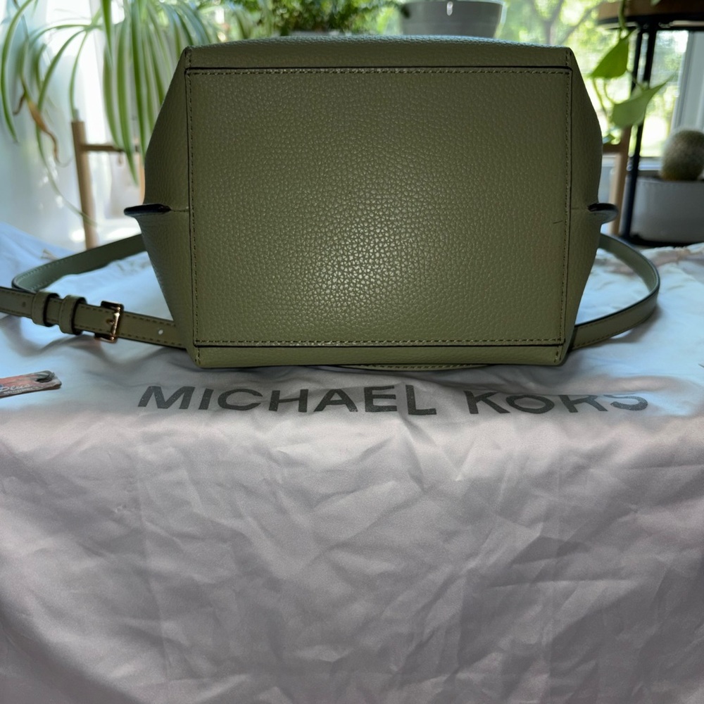 Michael Kors Green Pebbled Leather Shoulder Bag with Buckle Detail - Picture 6 of 10